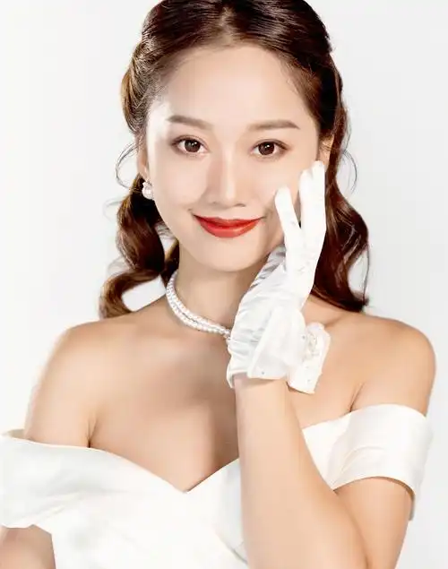 想成为新娘化妆师吗?