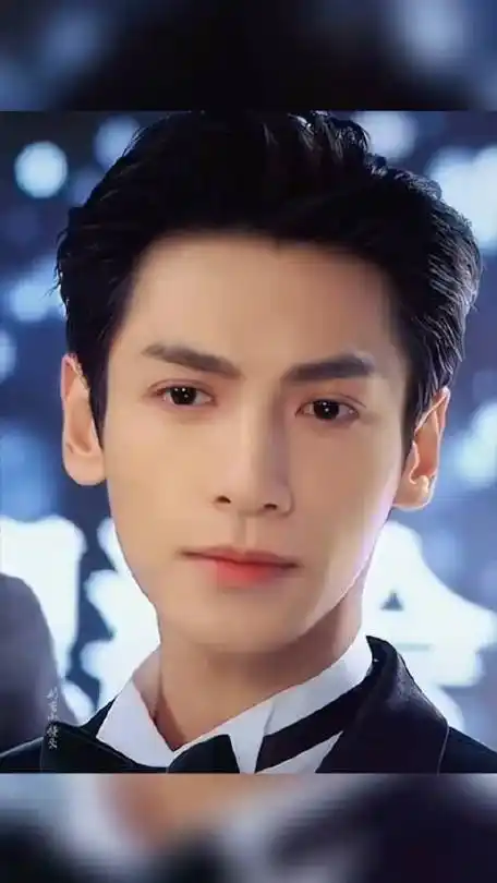 罗云熙 谁能拒绝大背头的熙哥呢?他好拽,我好爱!