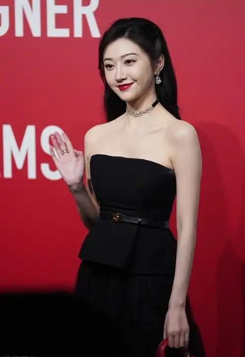 景甜:摆烂后,突然海阔天空