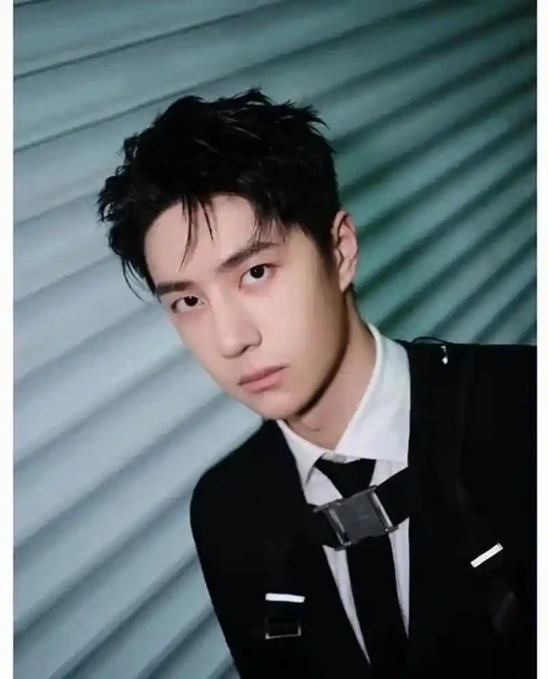 陈思诚那边这两年不管刘昊然,是刘昊然自己不听安排,比较有自己的想法