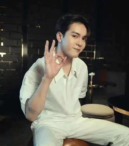 曾舜晞gq新物料