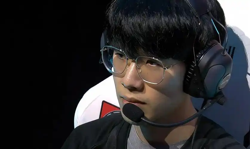 【一点资讯】theshy首次选出男枪,却没有表现机会