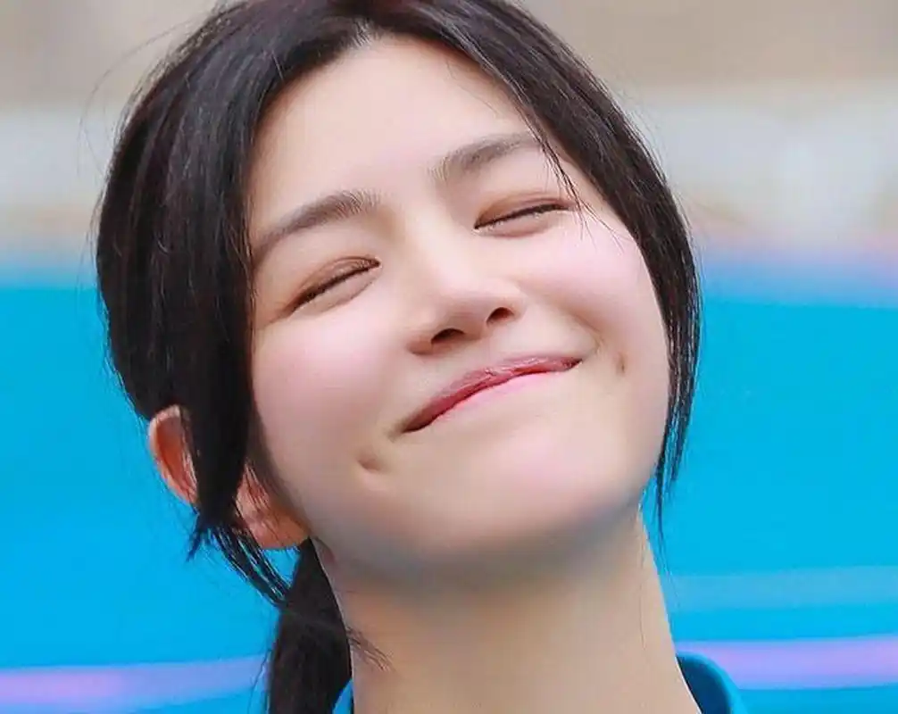 感觉梨涡比酒窝好看耶