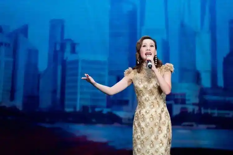 陈思清"我家住上海,一代又一代……",这个在抖音平台上传播率极高的