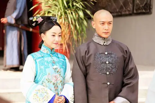 而杨蓉此次通过"换脸"情节分饰毓秀,连城两角也