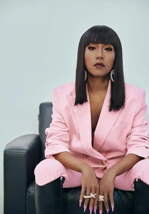 吉克隽逸穿芭比粉很拉风,读者说:换做是我驾驭不住