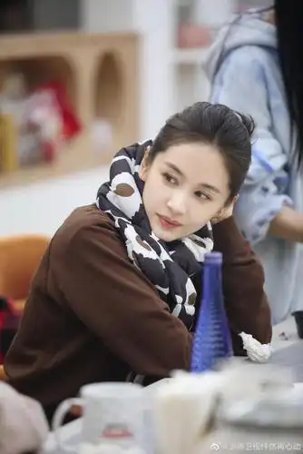 16岁的王子文照片长发脸型头型都很棒这颜值妥妥校花了吧