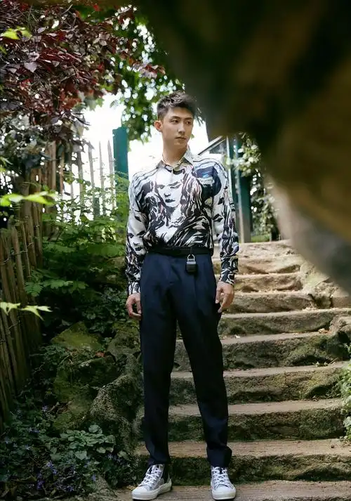 黄景瑜发型图片(黄景瑜帅气造型) - 赤虎壹号