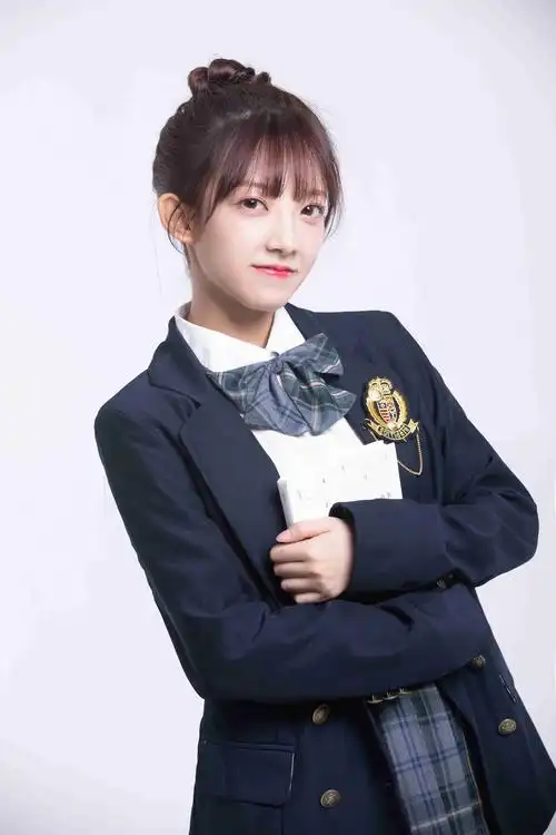 《嘉人本色》定档0605,范薇校园风清新来袭 __凤凰网