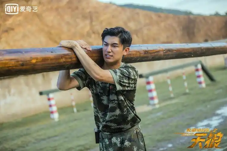 反恐精英铸就热血军魂杨旭文反恐特战队之天狼超燃热播中