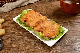 一盘美味的肯德基炸鸡翅