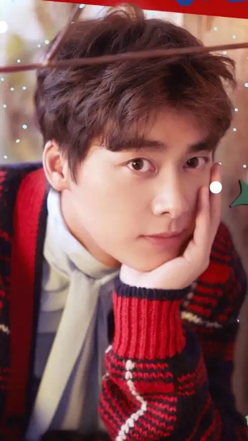 李易峰超话#李易峰晒太阳#李易峰晒出晒太阳的照片,看起来好暖啊,阳光