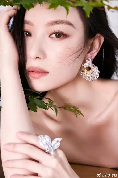 天爷这套美死谁了倪妮的每一次亮相,都能带来新的惊喜,不愧是硬照女王