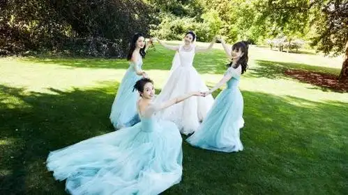 唐艺昕与伴娘团合影