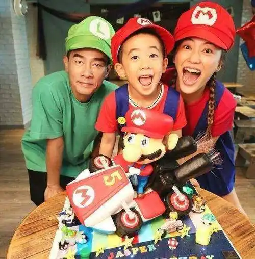 应采儿已生二胎陈小春亲自下厨做羹汤一句话暴露获网友祝福