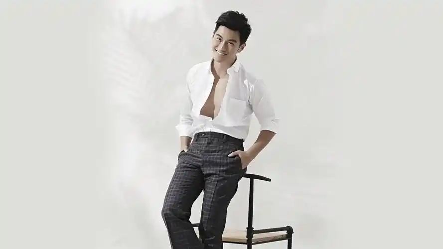 演员沈泰帅气露肉写真图片高清壁纸