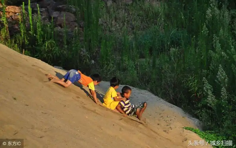 农村孩子的这些玩法城里孩子想玩而不敢玩你童年时代都玩过吗