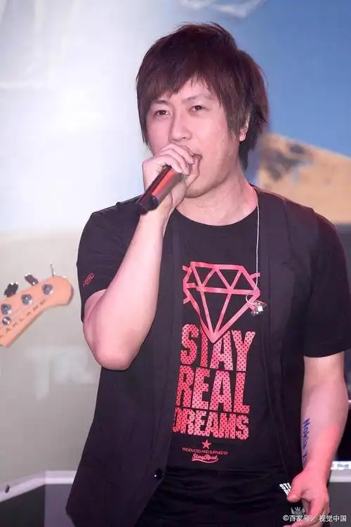 三巨头齐聚周杰伦王力宏林俊杰惊喜现身为陶喆演唱会送花篮