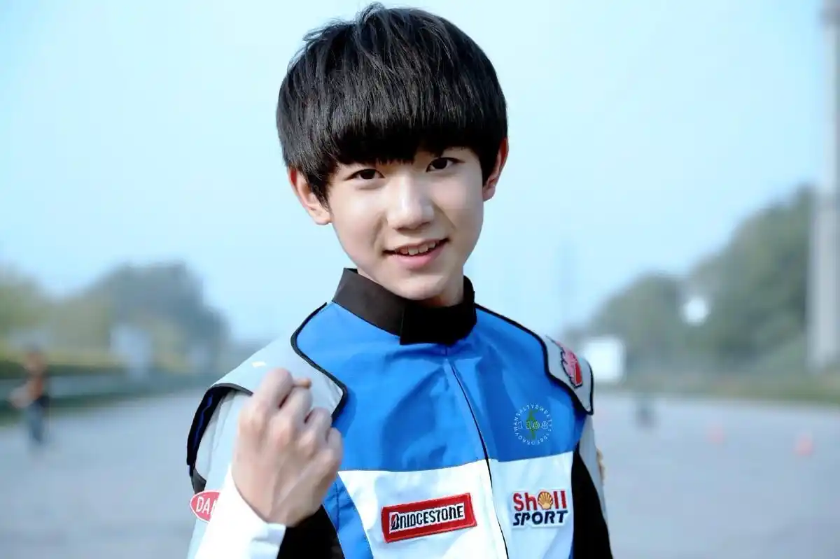 欲戴王冠必承其重 作为公众人物要履行好自己的社会责任