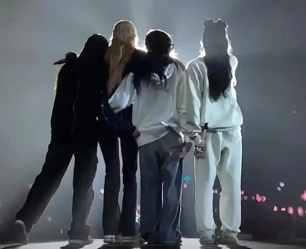 blackpink全员续约 #粉墨登场 全员续约了!我哭 - 抖音