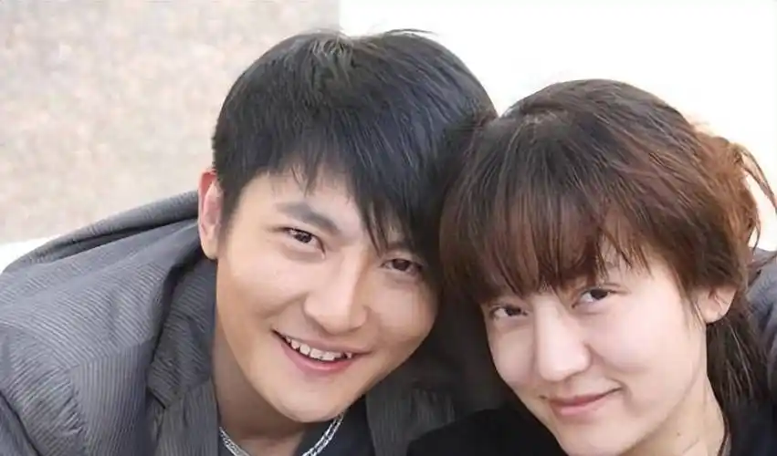 原创郭京飞遇见鲍莉想幻想结婚认识一个月偷领证恩爱17年不输鲍蕾