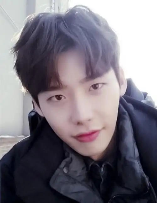 上大学的男生别再剃个"两边秃",撩妹"发型"很重要,往这看!