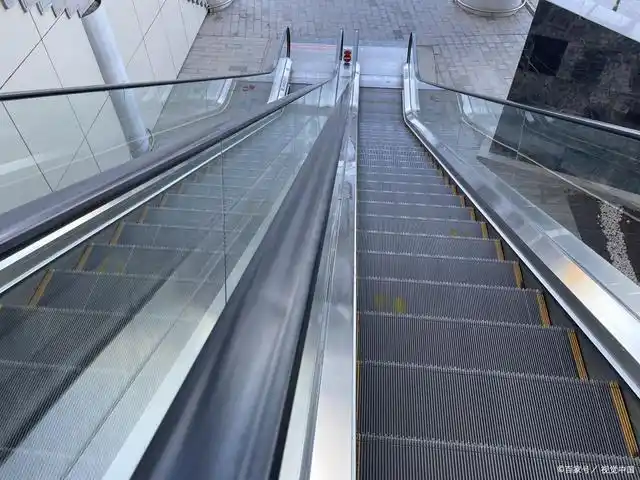 科普:自动扶梯的原理,结构,分类,优缺点,安装程序及操作方法