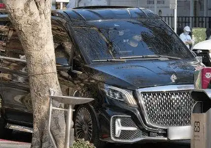 直击罗志祥「坐改装豪车」1动作超醒目!