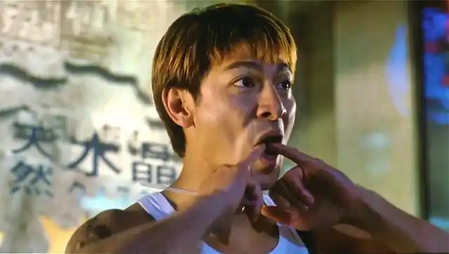 龙在江湖一分钟解决交通问题华仔一个口哨小弟把车全开走