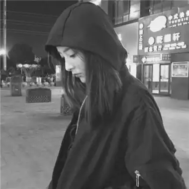 好看又伤感的黑白女生头像优质头像图片2021最新-黑白头像