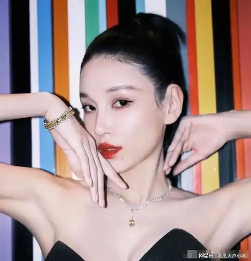 张蓝心凭借《十二生肖》出圈,不得不说,张蓝心刚入圈就获得了跟成龙