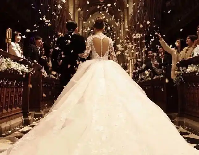 时隔三年终办婚礼,贾静雯一袭婚纱美艳动人幸福满满