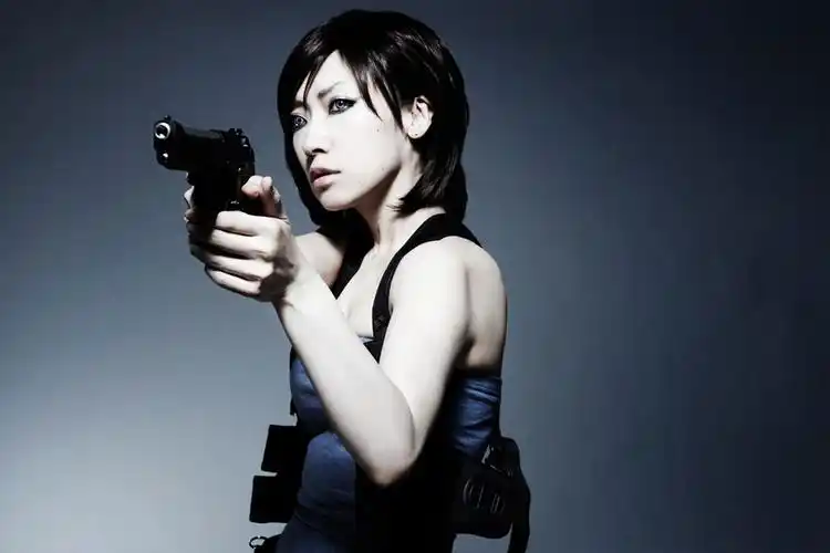 红唇白肤千娇百媚 生化危机女角色真人版