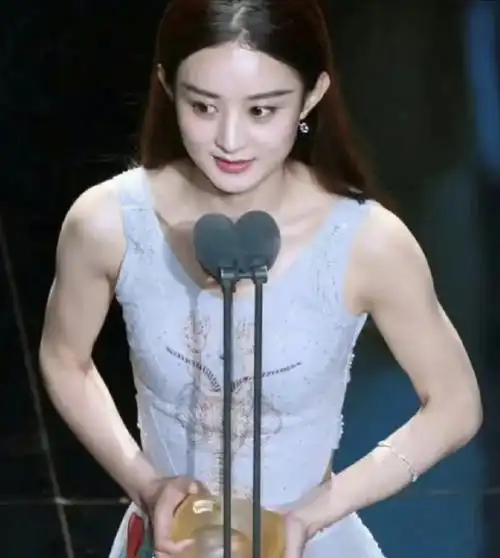 提名内娱最自律的艺人#赵丽颖的肌肉真的很绝啊,这都离不开自律锻炼