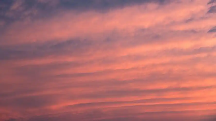 傍晚绝美的天空云彩