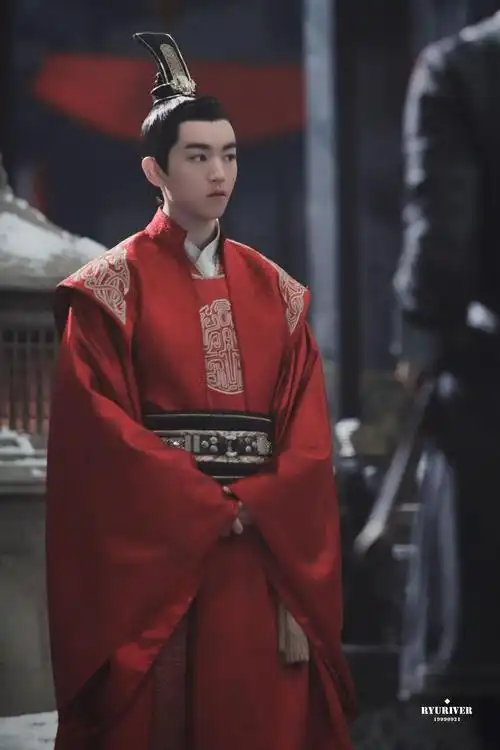 王俊凯古装造型惊艳众人穿越千年只为你折腰