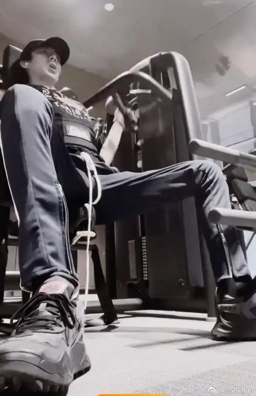 刘宇宁互动仪式感##刘宇宁健身碎片视频##刘宇宁黑白健身动感vlg