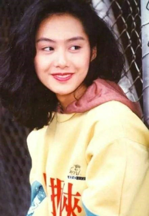 朱茵年轻时罕见老照片曝光,没有ps的年代,美得如此难以忘怀