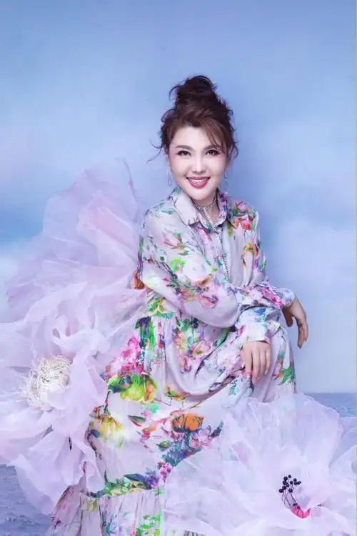 乌兰图雅新歌上线《追着幸福跑》满满都是爱