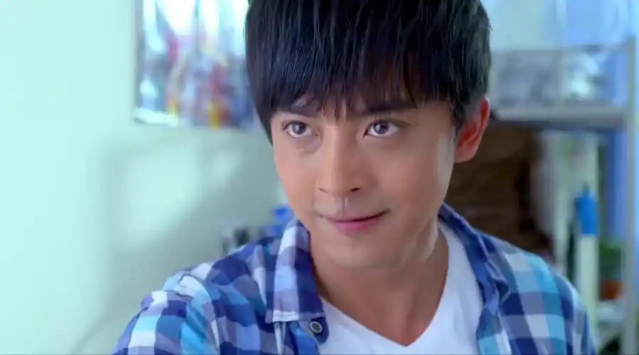 天生要完美蔡米心情不好想要把仇人给杀了怎料同学突然进来