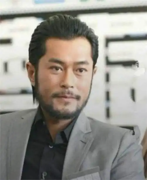 古天乐,留着胡子,超man.