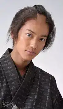 日本武士的谜之发型起源史帅不帅剃个月代头就知道了