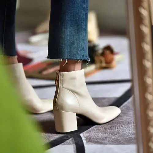 粗脚腕女生一定要避开的白色短靴