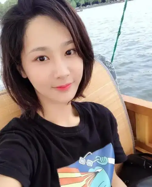 杨紫大学时期学生证曝光网友感叹这才是真正的从小美到大