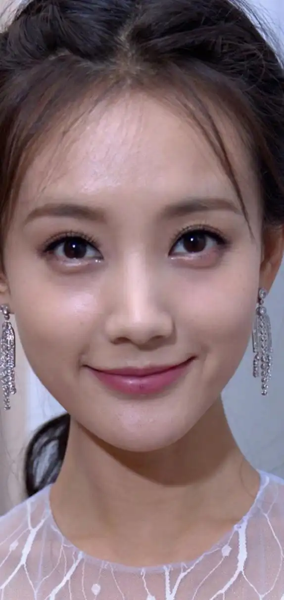 李一桐以前天然美,很有气质