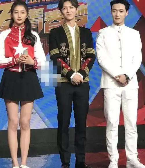 当178的鹿晗和178的张艺兴罕见同框网友有人谎报身高