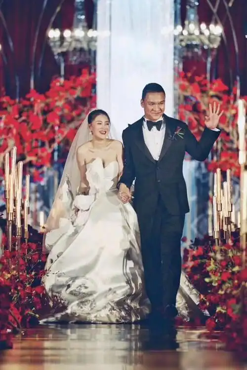 惨遭导师那英淘汰,后嫁给大6岁总裁,30岁成了人生赢家|张碧晨|金志文