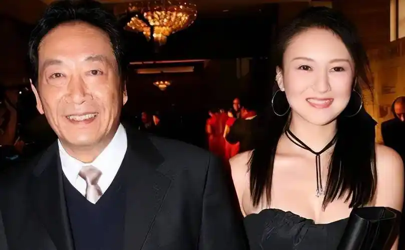 演员饶芯语:31岁嫁给68岁的老戏骨王奎荣,我的婚姻我自己做主_中戏