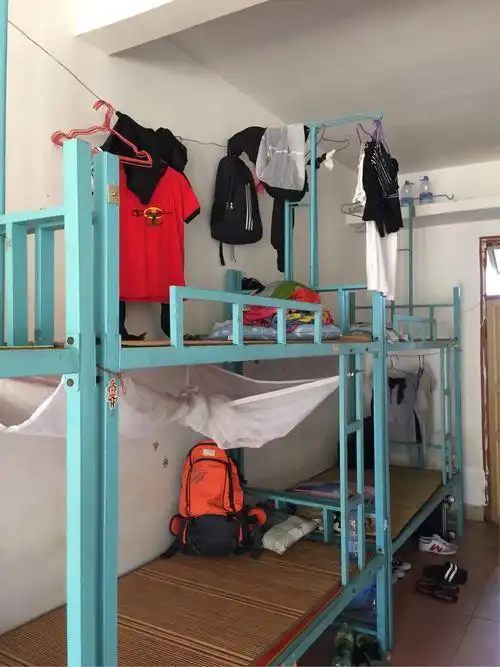 中学的作息时间表,在上周同学们的表现都挺好的,但在宿舍上却做得不好