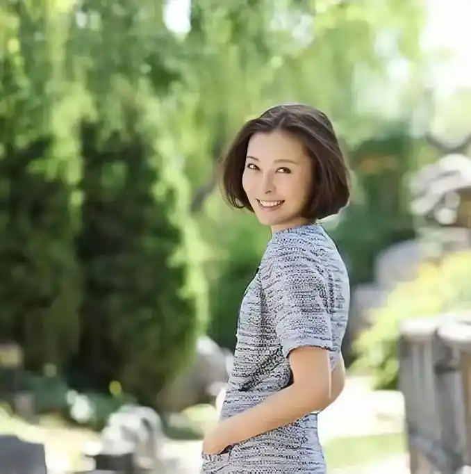 柯蓝一个不当主持人的好演员 - 抖音